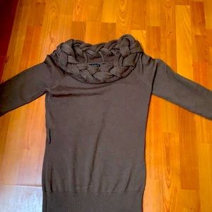 Venus rope necked sweater Medium